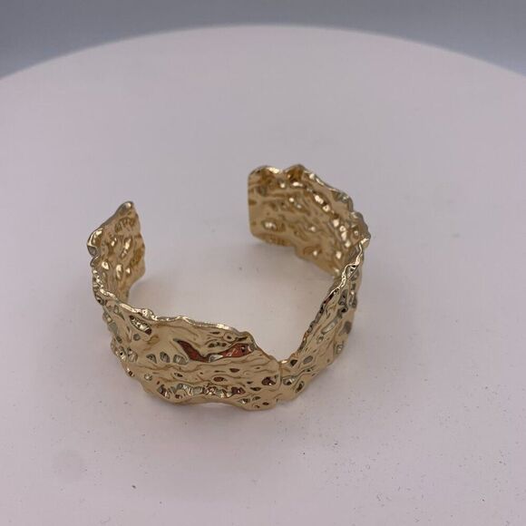 Bracelet, cuff, mirror gold colour stainless steel, hammered texture, large - Picture 6 of 16